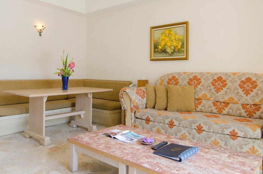 Club Bali Suites At Kota Bunga Cipanas  Exteriör bild