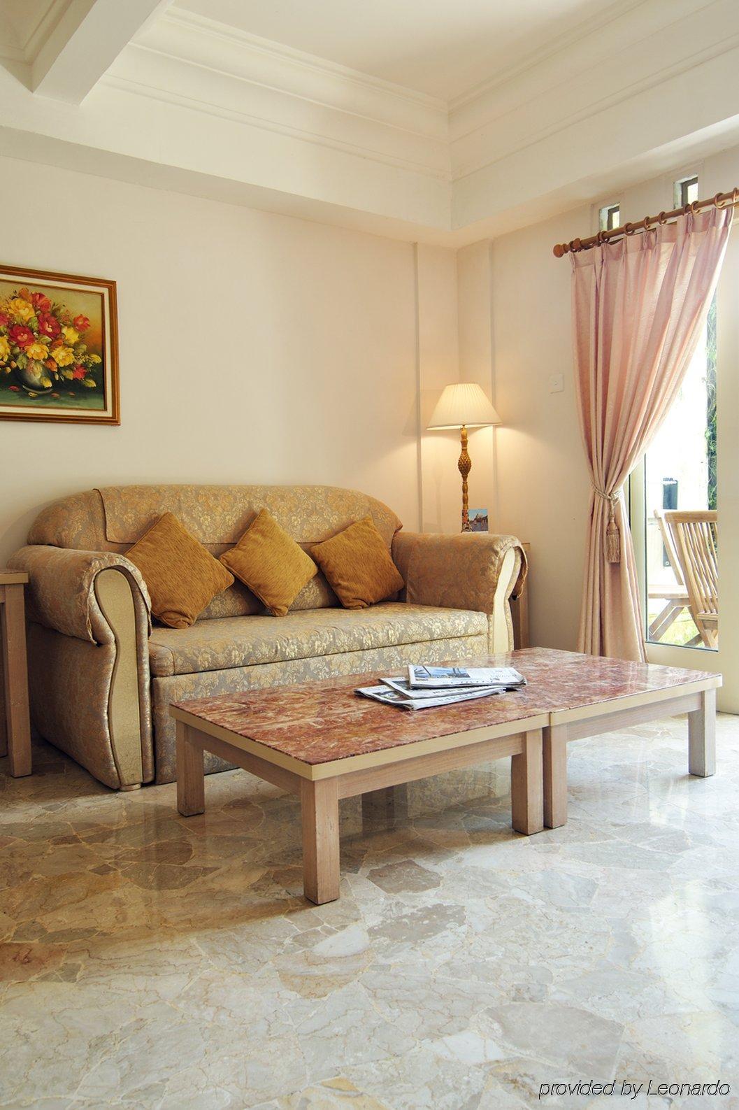 Club Bali Suites At Kota Bunga Cipanas  Exteriör bild