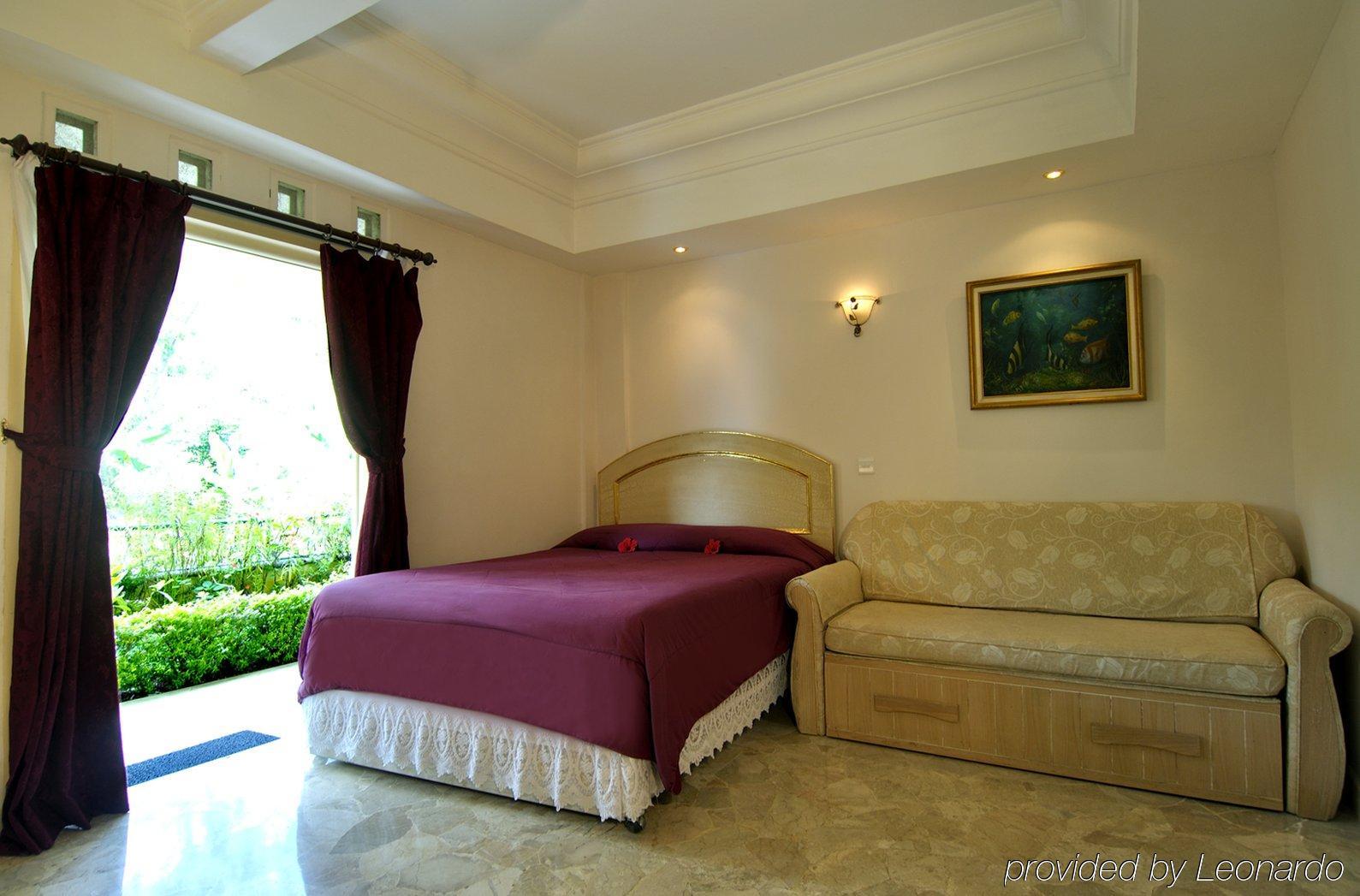 Club Bali Suites At Kota Bunga Cipanas  Exteriör bild