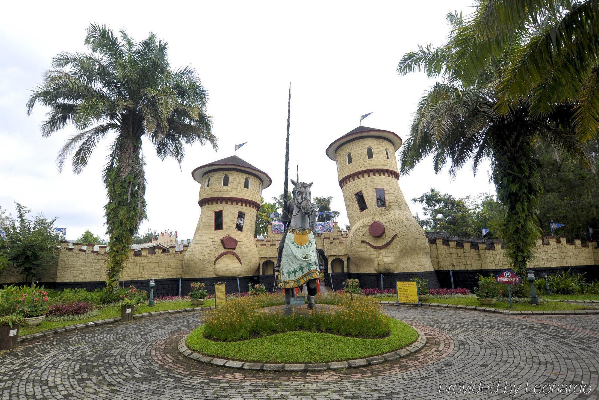 Club Bali Suites At Kota Bunga Cipanas  Exteriör bild