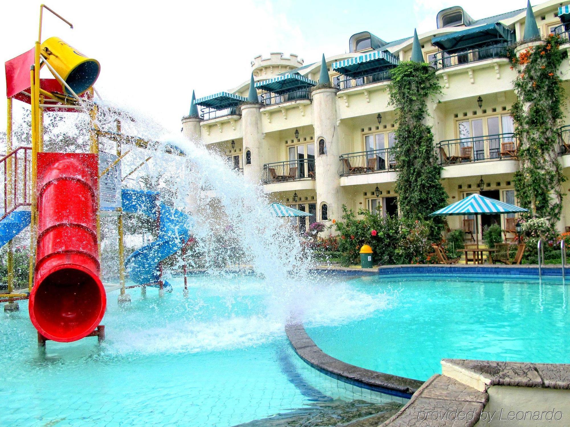 Club Bali Suites At Kota Bunga Cipanas  Exteriör bild